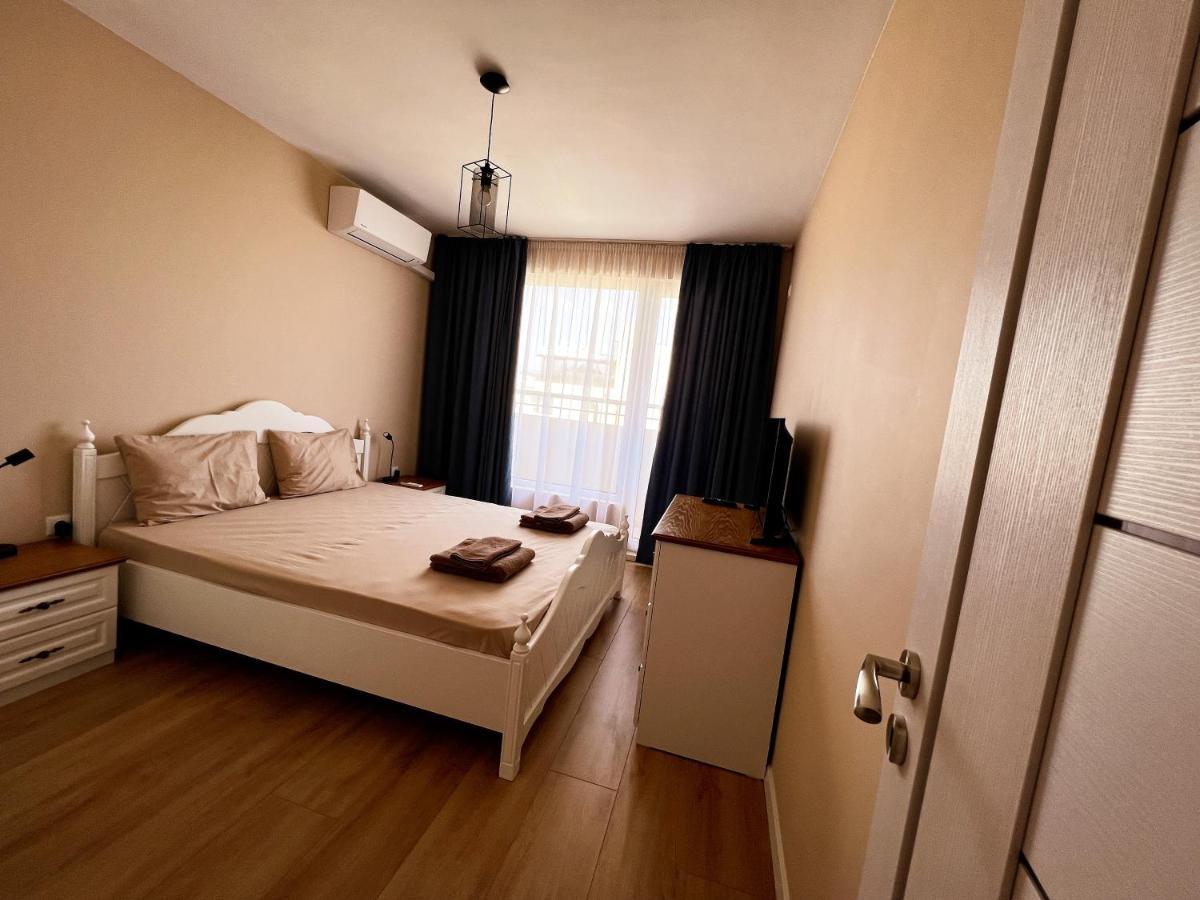 Emerald Suite With Private Parking Varna Exterior photo